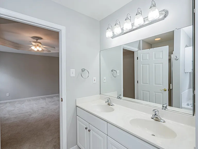 9520 Meredith Creek Ln — Photo 15