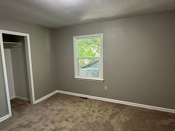 2nd image of 1526 Valley Rd