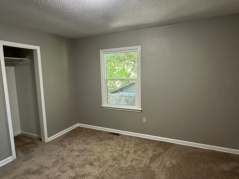 1526 Valley Rd — Photo 2