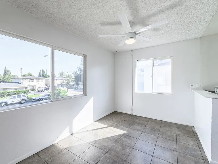 2506 S Rosewood Ave — Photo 18