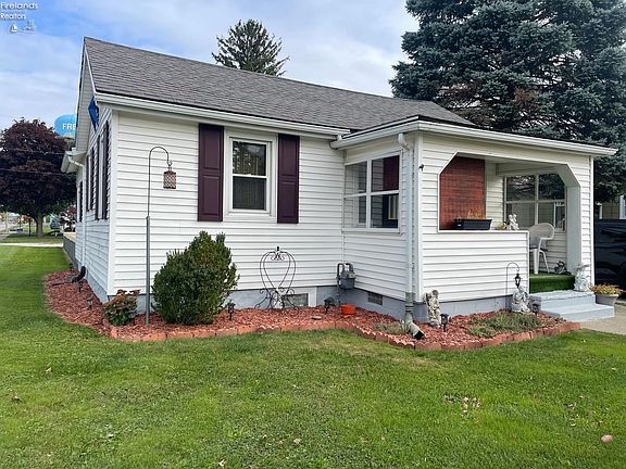 2nd image of 1522 Hickory St