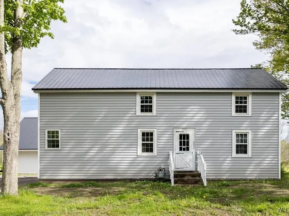 6028 Smith Rd, Hamburg, NY 14075