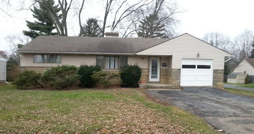 191 S Hamilton Rd photo 1