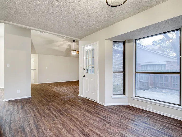 11823 Adriana Maria — Photo 11
