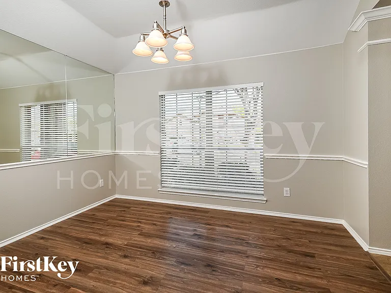 215 Mulberry Dr — Photo 5