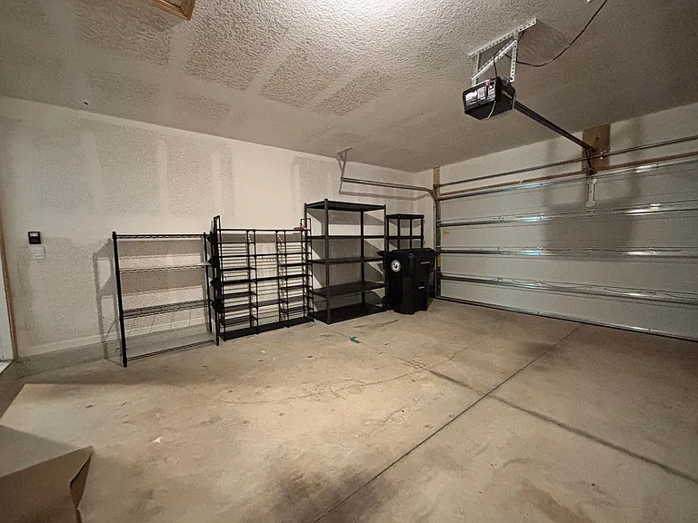 2270 Willow Springs Dr — Photo 32