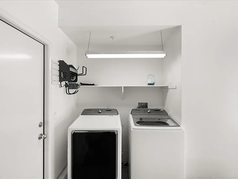 121 Alhambra — Photo 23