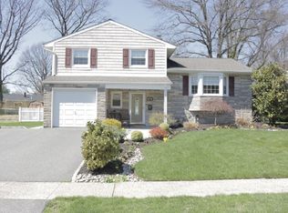 70 Eden Ave, Edison, NJ 08817