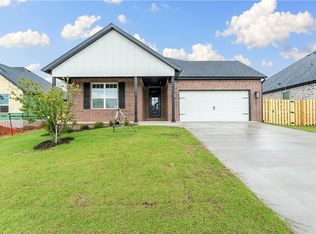 1814 Edwards St, Pea Ridge, AR 72751