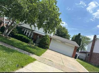 15401 Vivian St, Taylor, MI 48180