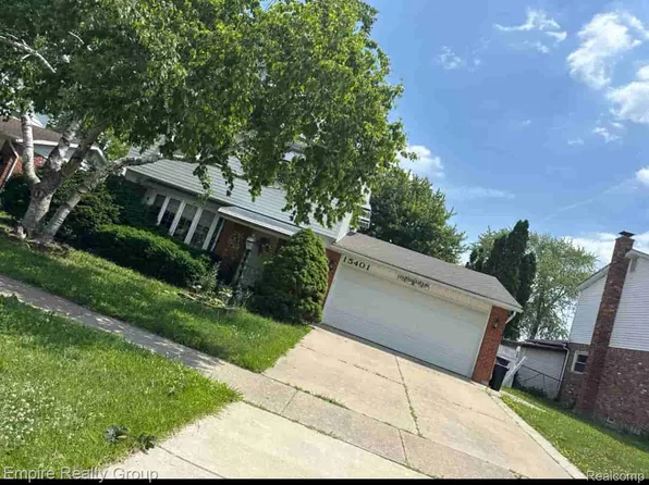 15401 Vivian St, Taylor, MI 48180