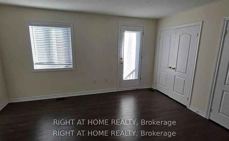 27 Shiff Cres — Photo 14