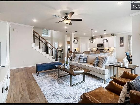 4th image of 708 Fallbrook Dr