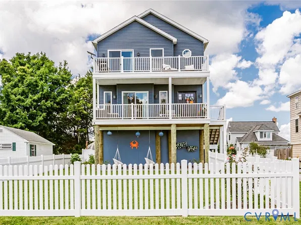525 2nd St, West Point, VA 23181