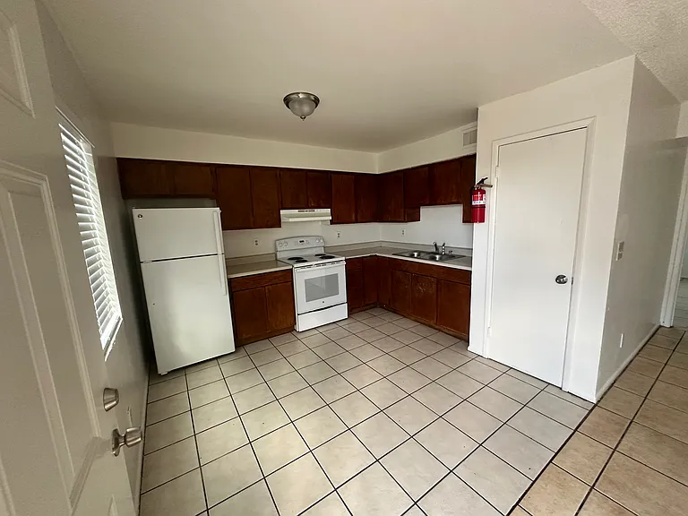 1625 E Wood St #102 — Photo 2