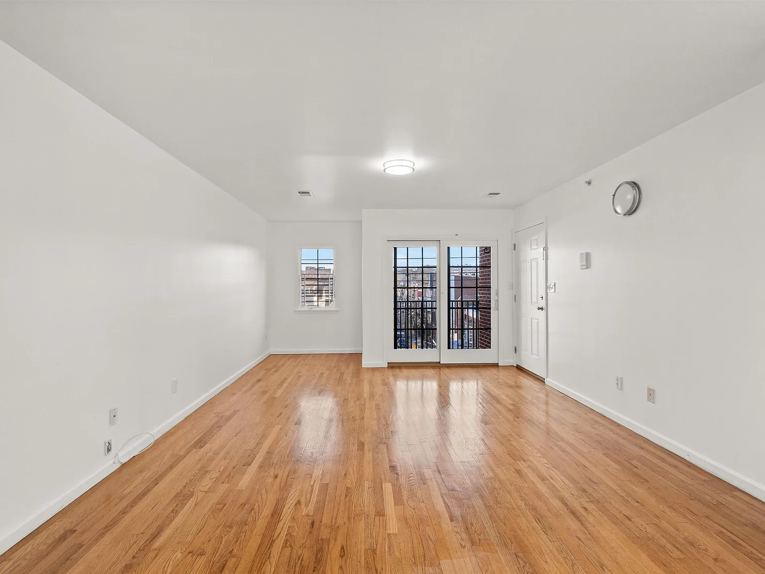 3 bed, 2.0 bath, 1300 sqft, $2,800 — Photo 4
