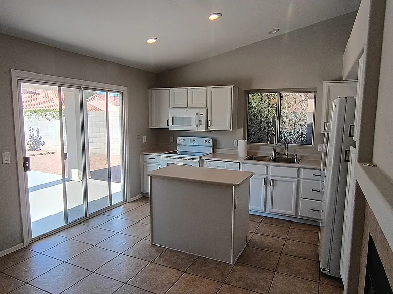 9155 W Michelle Dr — Photo 6
