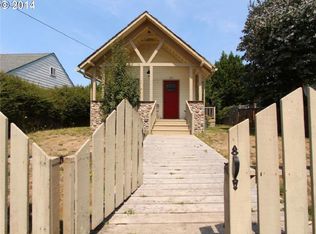 863 1st St, Bandon, OR 97411