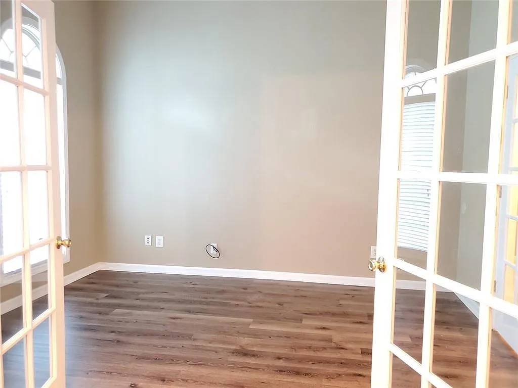 3 bed, 2.0 bath, 2831 sqft, $2,600 — Photo 4
