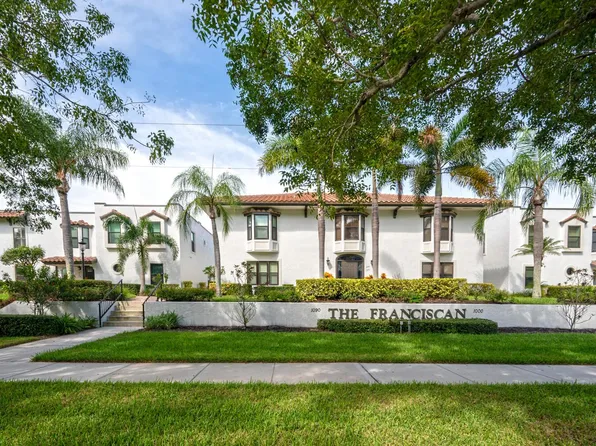 1080 6th St S, Naples, FL 34102