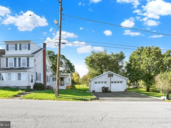 341 Chestnut St, Leesport, PA 19533