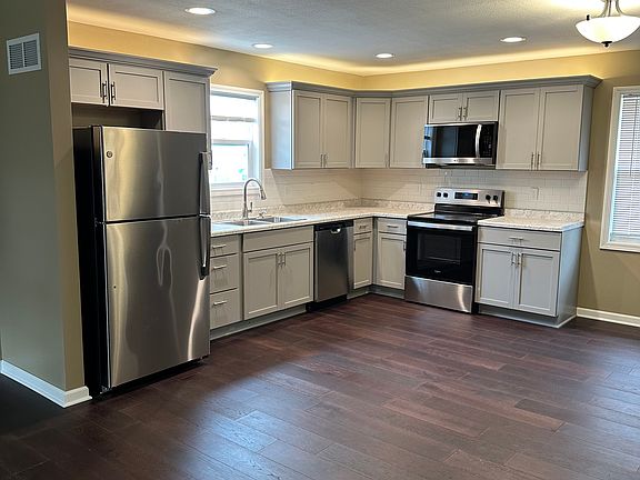 3rd image of 5121 N Elmwood Ave