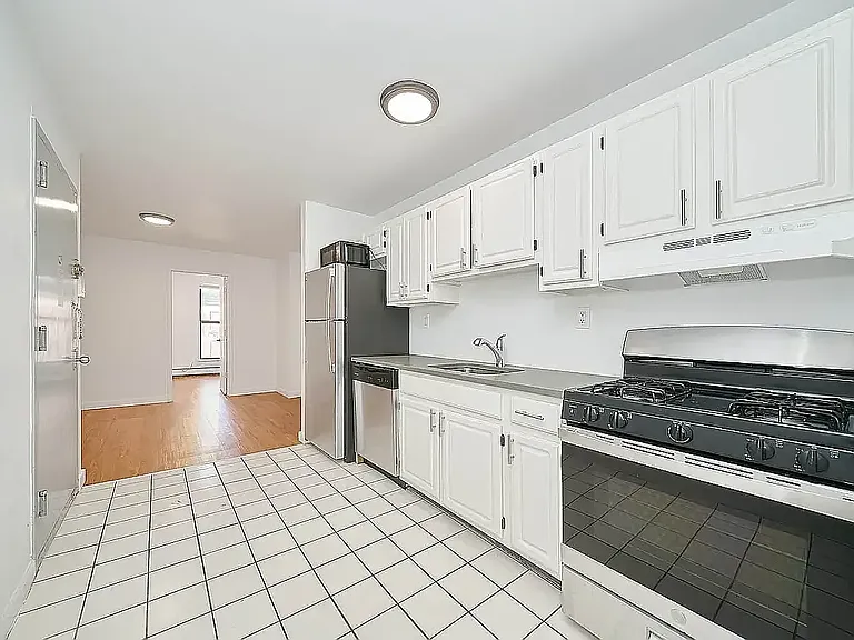 492 9th Ave #4B — Photo 2