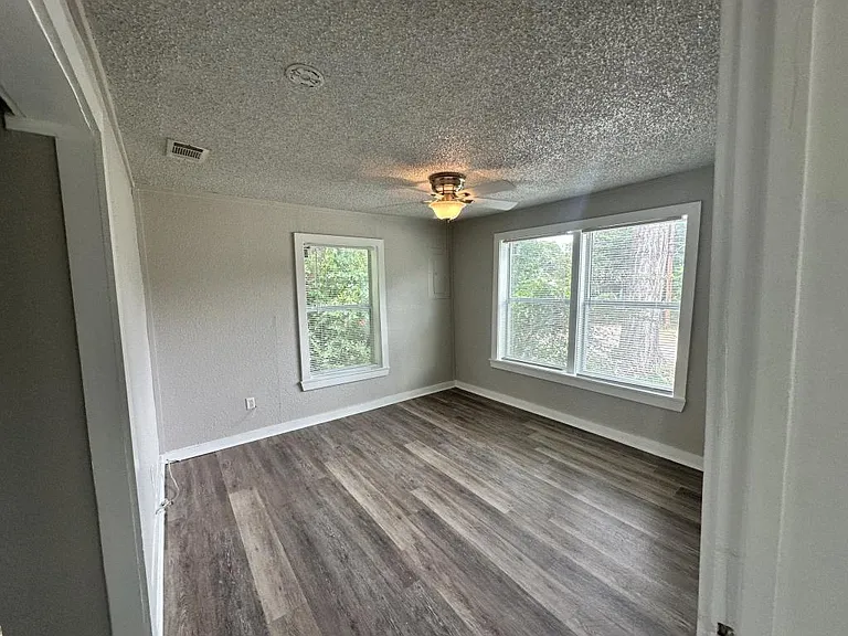 4611 Bradshaw St — Photo 5
