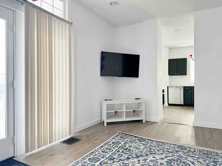101 E Powell Ave #C — Photo 3