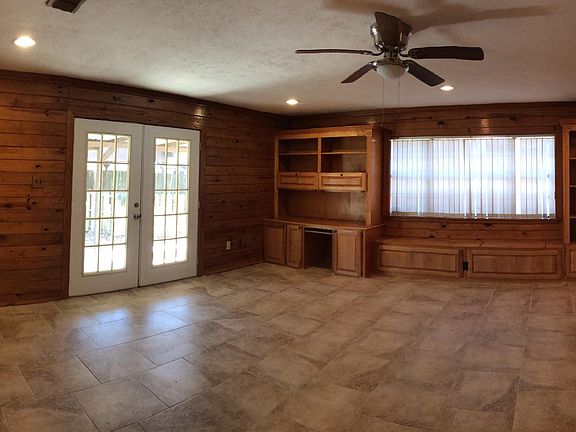 3rd image of 1285 Edgewood Cir