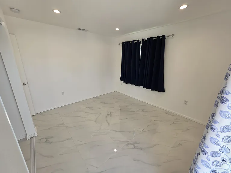 10924 Woodward Ave — Photo 17