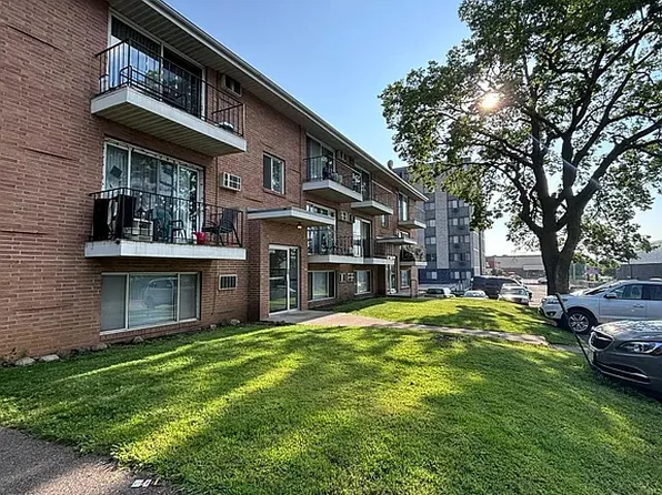 1321 Division St APT 202, Hopkins, MN 55343