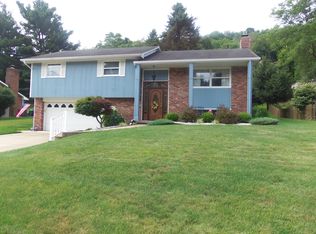 351 Country Club Blvd, Weirton, WV 26062