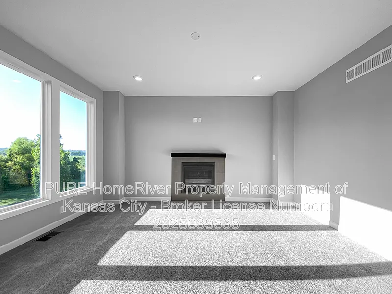 4 bed, 2.5 bath, 1900 sqft, $2,450 — Photo 4
