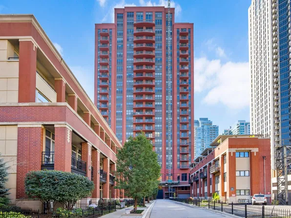 330 N Jefferson St APT 402, Chicago, IL 60661