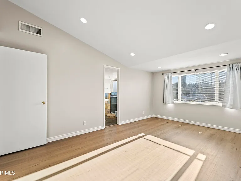 1217 Coventry Dr — Photo 11