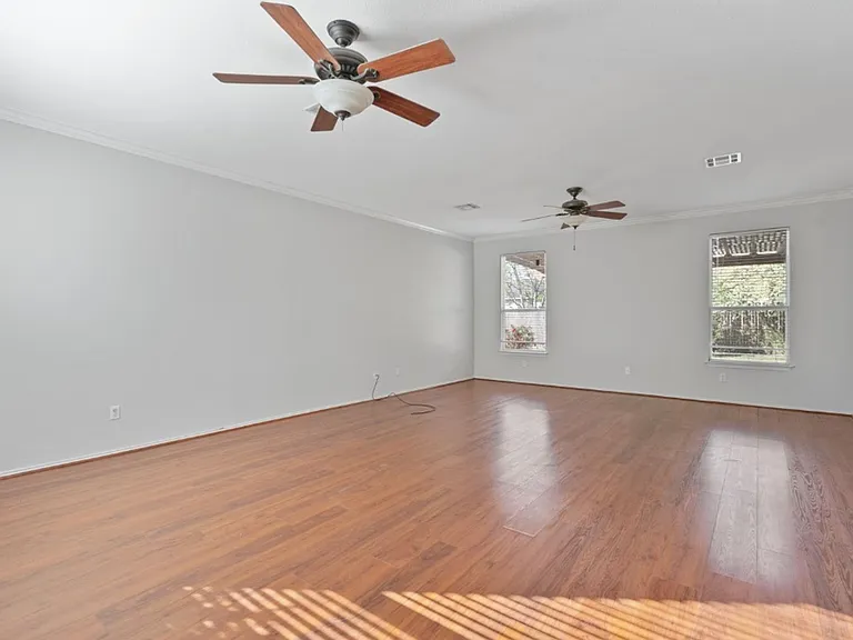120 Brazos Ln — Photo 4
