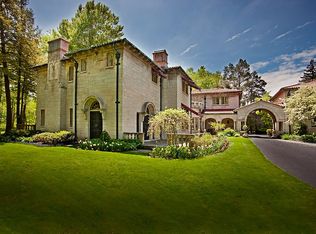 2810 Parkside Dr, Flint, MI 48503