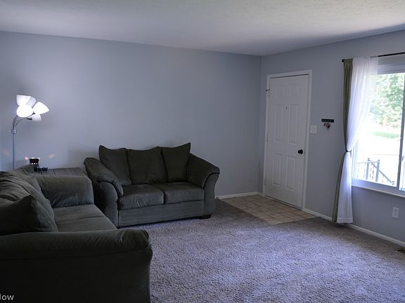 3rd image of 3636 Albrecht Ave