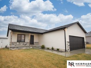 710 W Avondale Ct, Lincoln, NE 68523