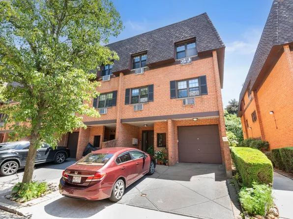 220-40 64th Ave #3C, Oakland Gardens, NY 11364