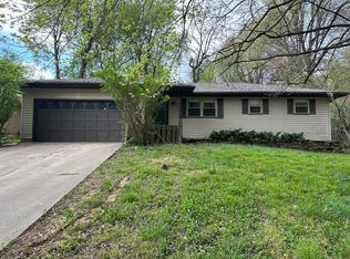 946 E Caravan St, Springfield, MO 65803