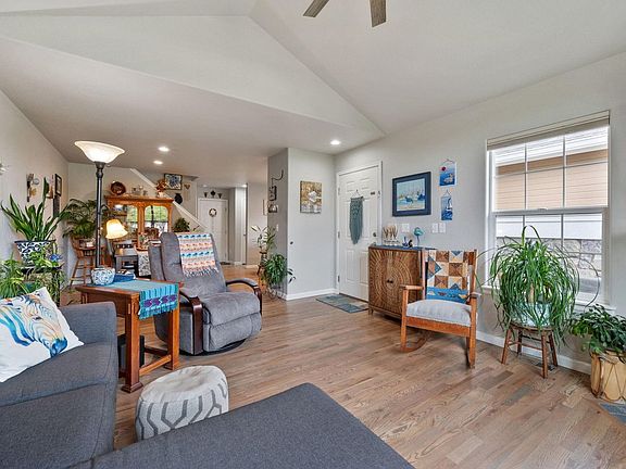 4th image of 246 Habitat Cir