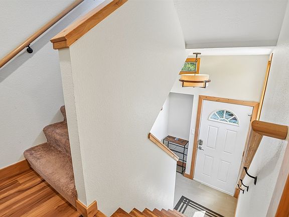 3rd image of 402 Bayview Drive UNIT A