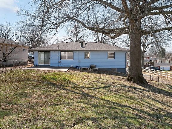 3rd image of 3321 Linda Ln