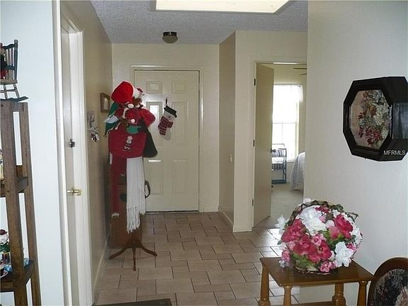 2nd image of 940 Lowry Ave