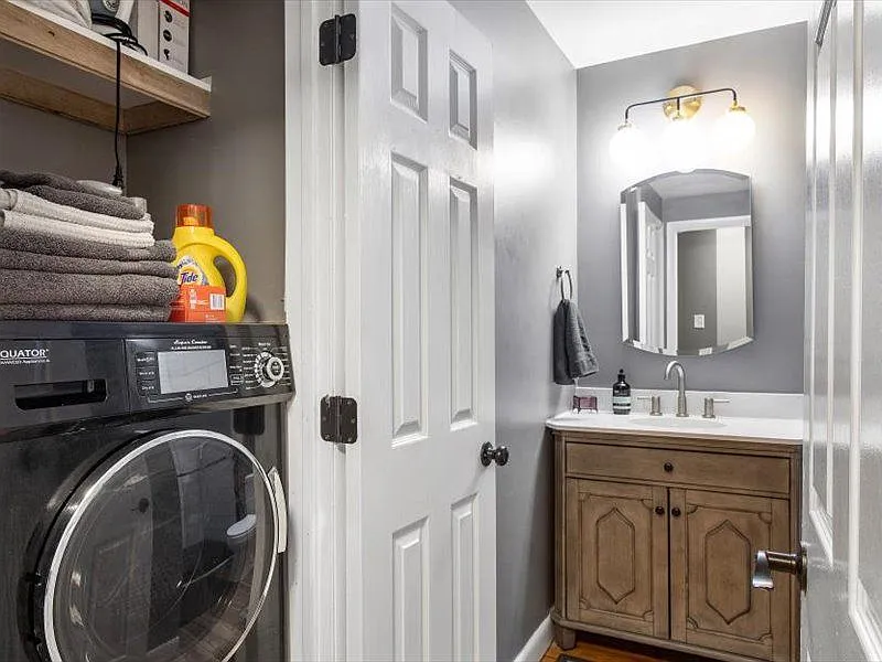 1 bed, 900 sqft, $2,000 — Photo 2