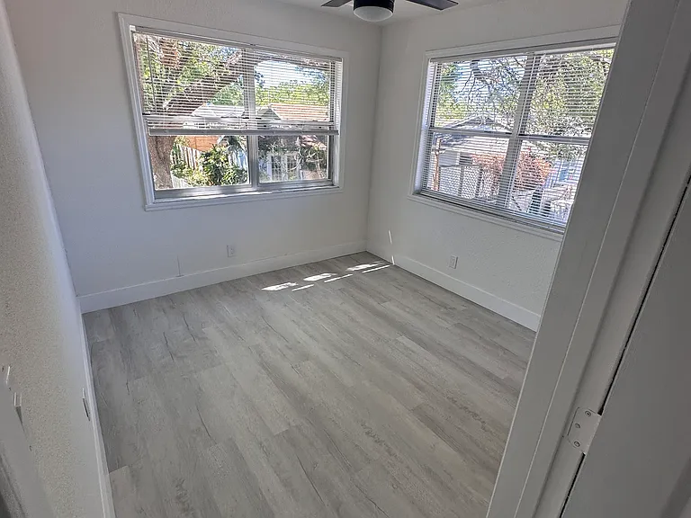 303 W Emma St #1/2 — Photo 10