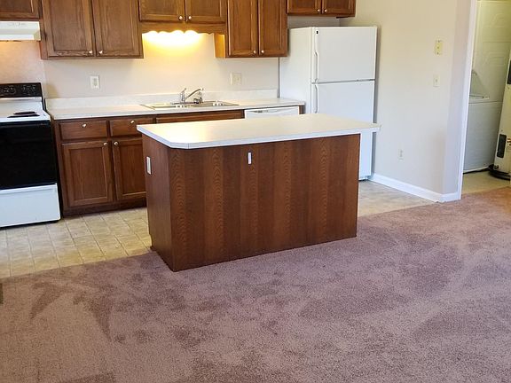 3rd image of 902 Seachase Ln
