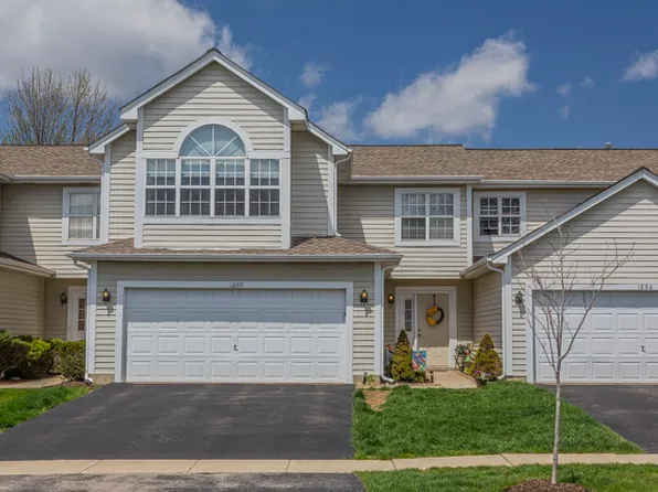 1250 Dunamon Dr, Bartlett, IL 60103